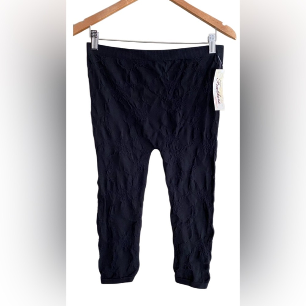 Feathers: Black Stretchy Textured Leggings